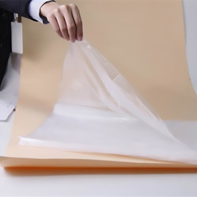 为什么塑料在加工或使用过程中易带静电？