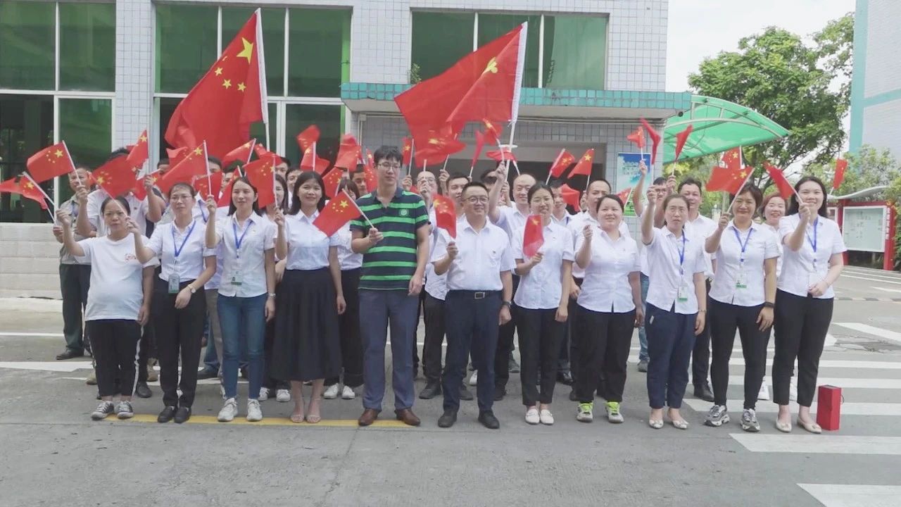 09-贝博BB(中国)有限公司官网党支部全体党员齐唱《没有共产党就没有新中国》合影02